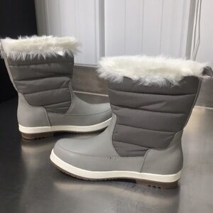 New WB Woman’s Journee Collection Women's Gray Winter Boots